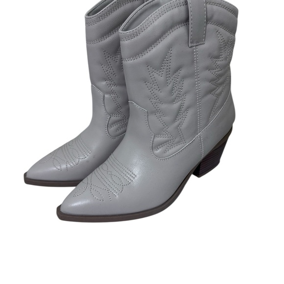 BAMBOO Cream Ankle Booties with Western Flair - Picture 1 of 6